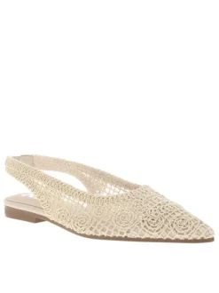 Ballerines écrues avec un talon décroché bas et fermeture à slip-on