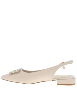 Ballerines écrues à talon décroché bas avec une boucle à ardillon