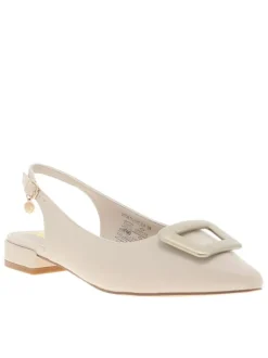 Ballerines écrues à talon décroché bas avec une boucle à ardillon