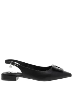 Ballerines noires avec un talon décroché et une boucle à ardillon