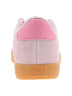 Baskets en cuir rose à talon plat avec des lacets et un revêtement doux