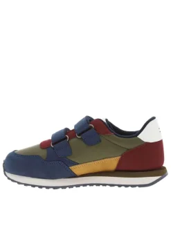 Baskets multicolores avec bandes auto-agripantes et superposition de patchs