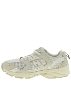 Baskets multisport 530 écrues avec multiples logos de la marques