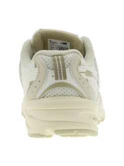 Baskets multisport 530 écrues avec multiples logos de la marques