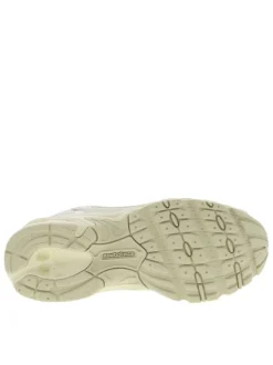 Baskets multisport 530 écrues avec multiples logos de la marques