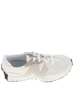 Baskets running écrues avec un talon plat et muni de lacets blancs