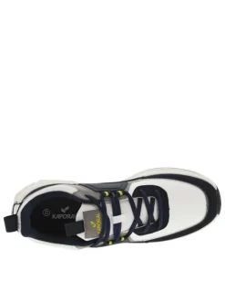 Baskets basses bleu marine, grises, blances et jaunes avec lacets