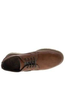 Baskets basses cognac avec surpiqûres et empiècements cousus avec fermeture à lacets ronds