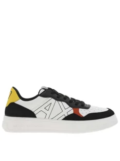 Baskets basses en cuir blanc et nubuck noir à semelle semi-compensée blanche