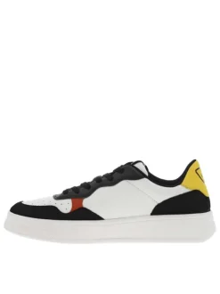 Baskets basses en cuir blanc et nubuck noir à semelle semi-compensée blanche