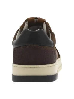 Baskets basses en cuir cognac avec des lacets plats et micro points