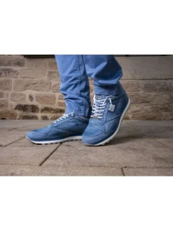 Baskets basses en cuir indigo avec une semelle running et des lacets élastiqués