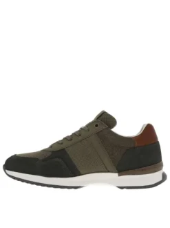 Baskets basses en cuir kaki avec une semelle running et des lacets plats
