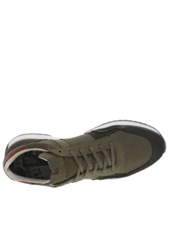 Baskets basses en cuir kaki avec une semelle running et des lacets plats