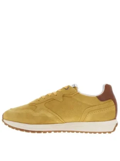 Baskets basses en cuir nubuck ocre à semelle renforçant le bout et talon