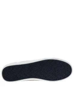 Baskets basses gris avec talon plat à lacets plats
