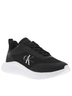 Baskets basses noires avec des lacets ronds et une semelle running blanche
