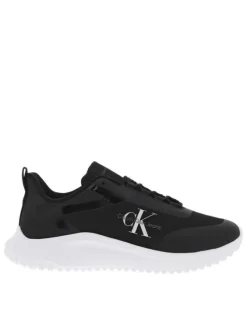 Baskets basses noires avec des lacets ronds et une semelle running blanche