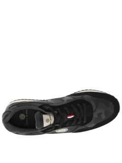 Baskets basses noires et grises en cuir nubuck imprimé camouflage avec logo sur la tige extérieure