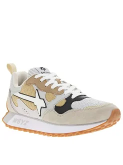 Baskets basses running beiges avec des rayures et des lacets plats