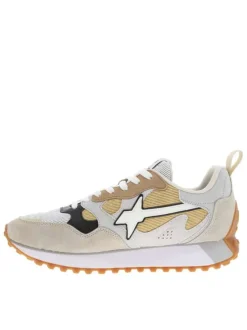 Baskets basses running beiges avec des rayures et des lacets plats