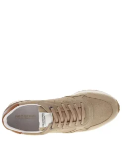 Baskets basses running en cuir nubuck beige à semelle plate et à lacets plats