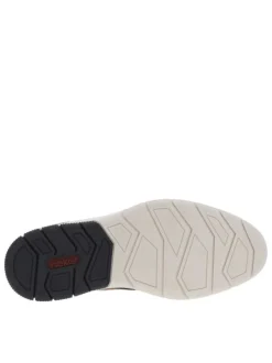 Baskets basses style derbies noisette avec des lacets ronds marron et blancs
