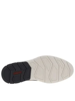 Baskets basses style derbies noisette avec des lacets ronds marron et blancs