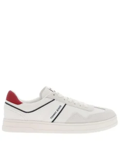 Baskets basses tennis en cuir blanc avec nom iconique sur le côté et lacets plats