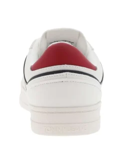 Baskets basses tennis en cuir blanc avec nom iconique sur le côté et lacets plats