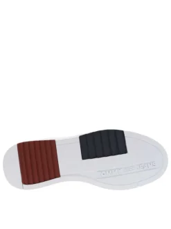 Baskets basses tennis en cuir blanches avec lacets plats et semelle crantée