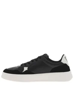 Baskets basses tennis en cuir noir à semelle semi-compensée blanche