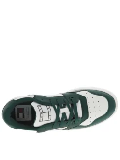 Baskets basses tennis en cuir vertes et blanches avec des lacets plats