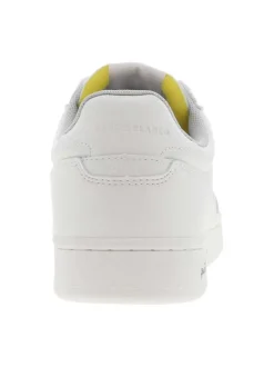 Baskets basses tennis en simili cuir blanc à semelle plate ton sur ton et lacets plats élastiqués