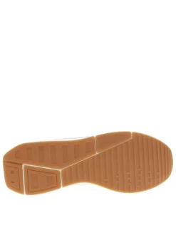 Baskets beiges à talon plat avec des languettes d'aisance au talon
