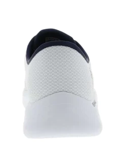Baskets blanches avec une semelle plate et une fermeture slip-on