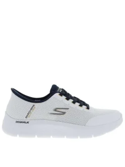 Baskets blanches avec une semelle plate et une fermeture slip-on