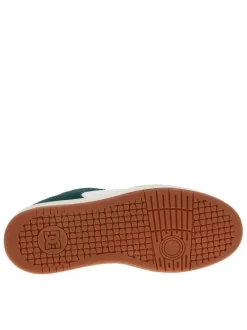 Baskets blanches à semelle plate avec un empiècement nubuck sur le pourtour