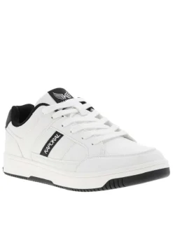 Baskets blanches à talon plat pourvues du logo de la marque
