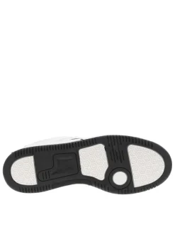 Baskets blanches à talon plat pourvues du logo de la marque