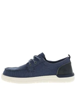 Baskets bleus avec un talon plat et des lacets ronds tressés