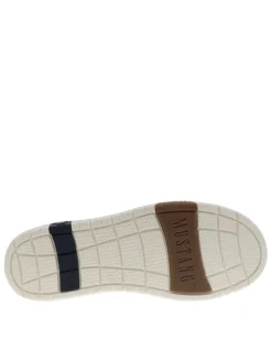 Baskets bleus avec un talon plat et des lacets ronds tressés