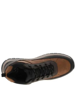 Baskets cognac à talon plat avec une semelle crantée et des lacets ronds