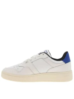 Baskets en cuir blanc cassé à semelle beige et lacets tressés plats blancs