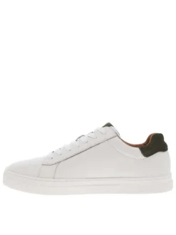 Baskets en cuir blanches avec un empiècement en daim kaki au talon