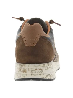 Baskets en cuir café avec un talon plat imprimé à fermeture slip-on