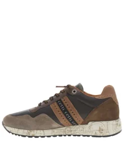 Baskets en cuir café avec un talon plat imprimé à fermeture slip-on