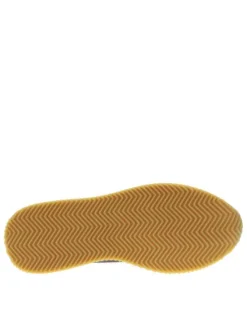 Baskets en cuir camel avec un talon plat cranté à fermeture slip-on