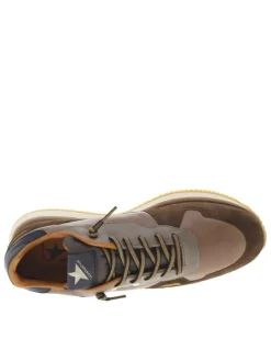 Baskets en cuir camel avec un talon plat cranté à fermeture slip-on