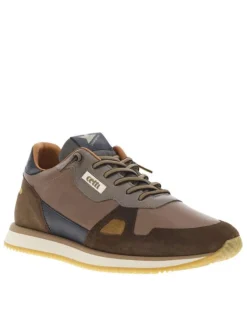 Baskets en cuir camel avec un talon plat cranté à fermeture slip-on